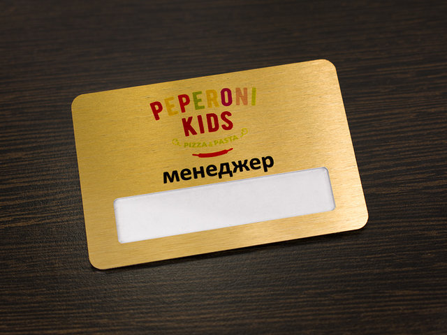 металлический бейдж с окном для пиццерии