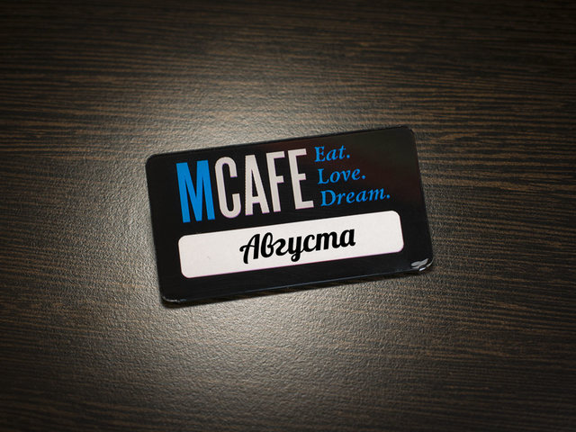 пластиковый бейдж с окном черного цвета